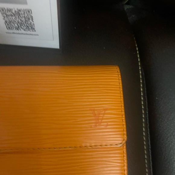 Louis Vuitton Epi Leather Vibrant Orange Wallet - Picture 2 of 7